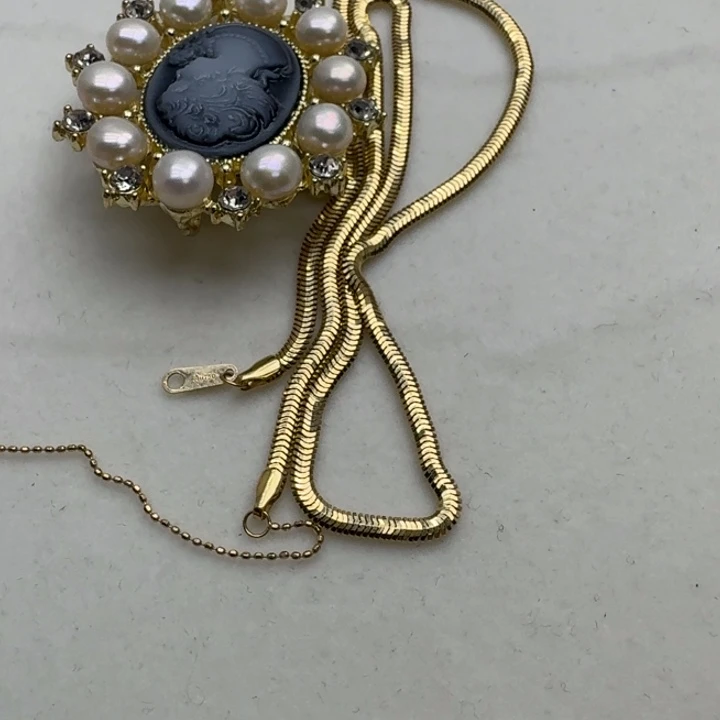 淡水珍珠颈饰18K金镶嵌