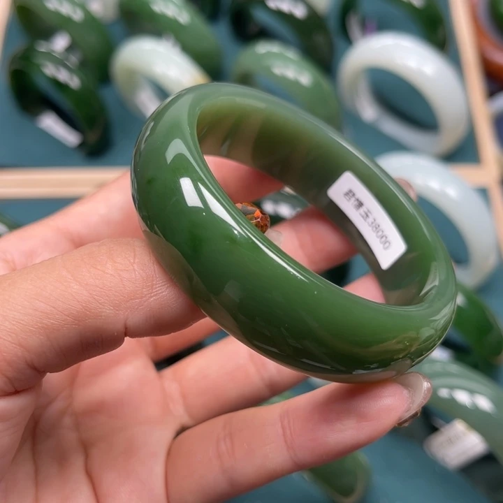 和田玉（碧玉）手镯未镶嵌