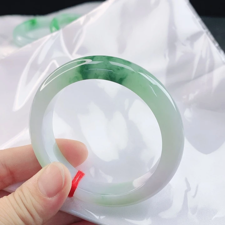 翡翠未镶嵌手镯53+飘花翡翠手镯