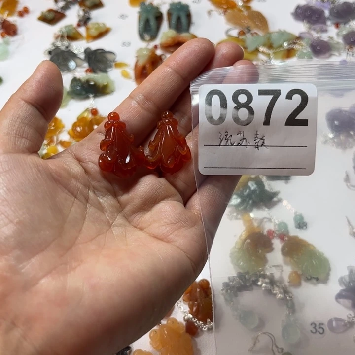 花***朝蛇纹石玉合金吊坠