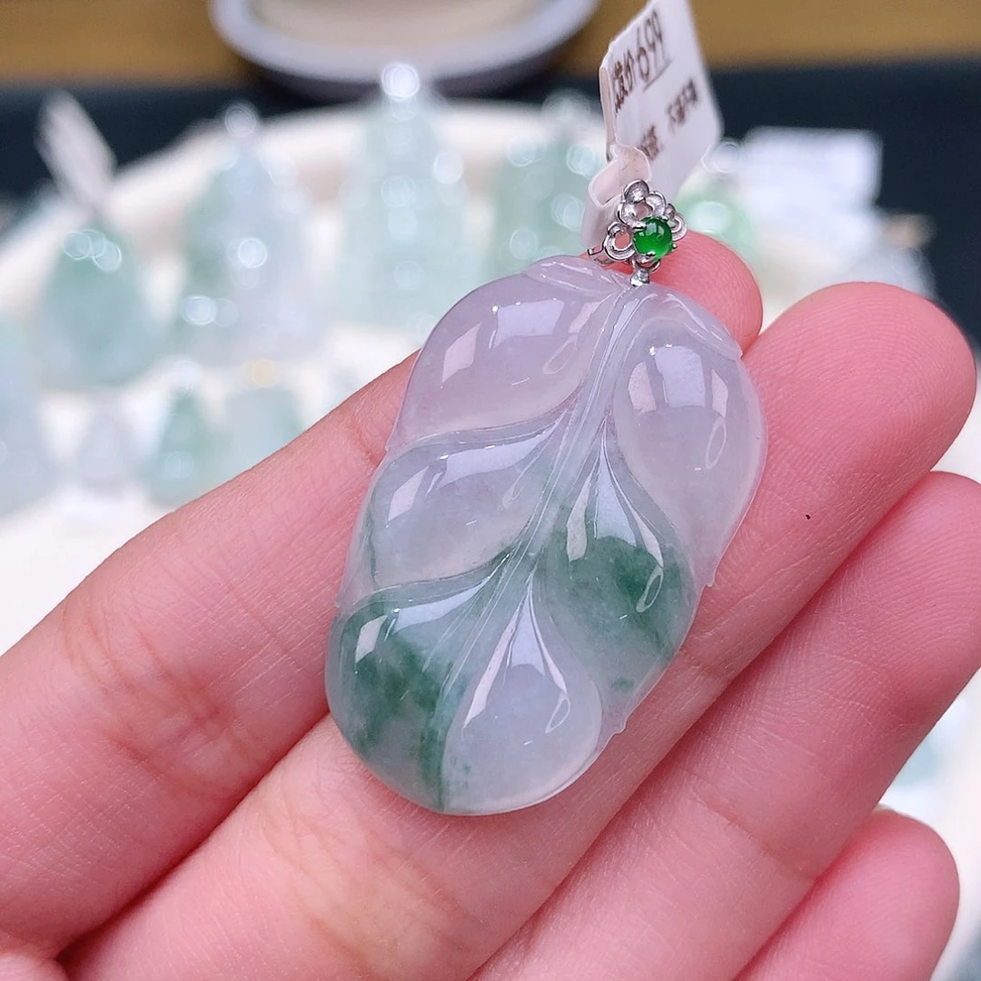 颈饰18K金镶嵌翡翠