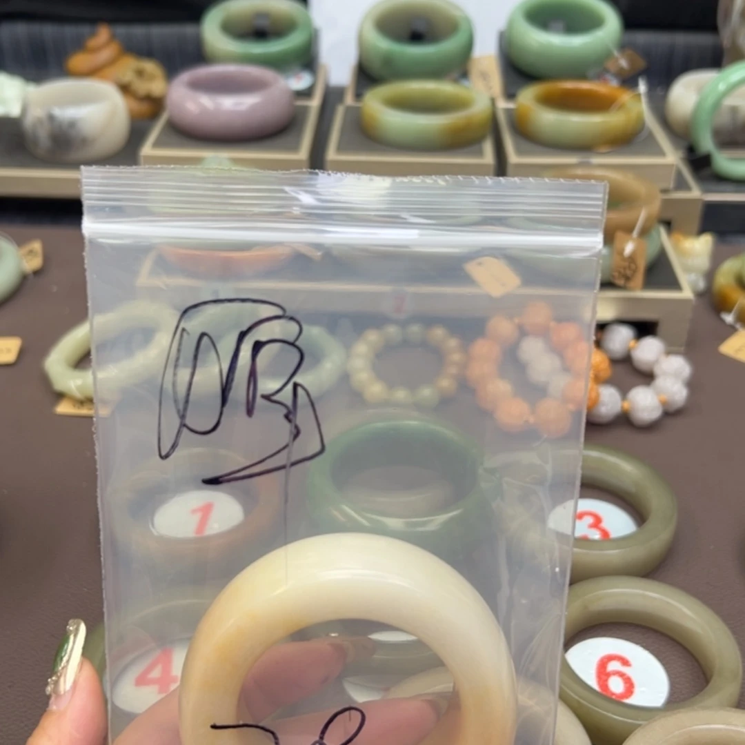 石英质玉未镶嵌手镯@****?