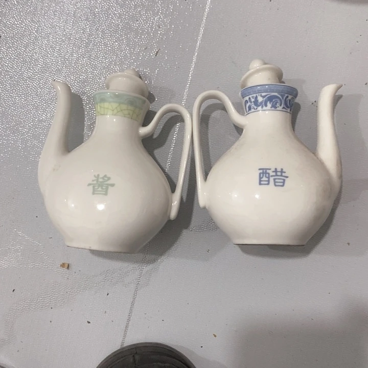 瓷片酱油壶醋壶两个釉中彩