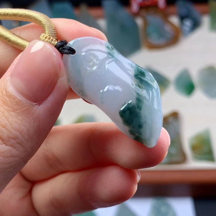 颈饰未镶嵌翡翠好