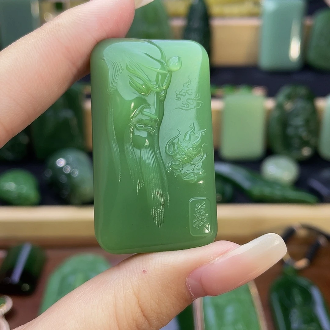 和田玉未镶嵌颈饰粉绿起胶感·关公