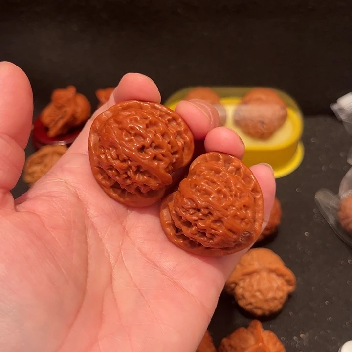 徐***现文玩核桃把件宫灯