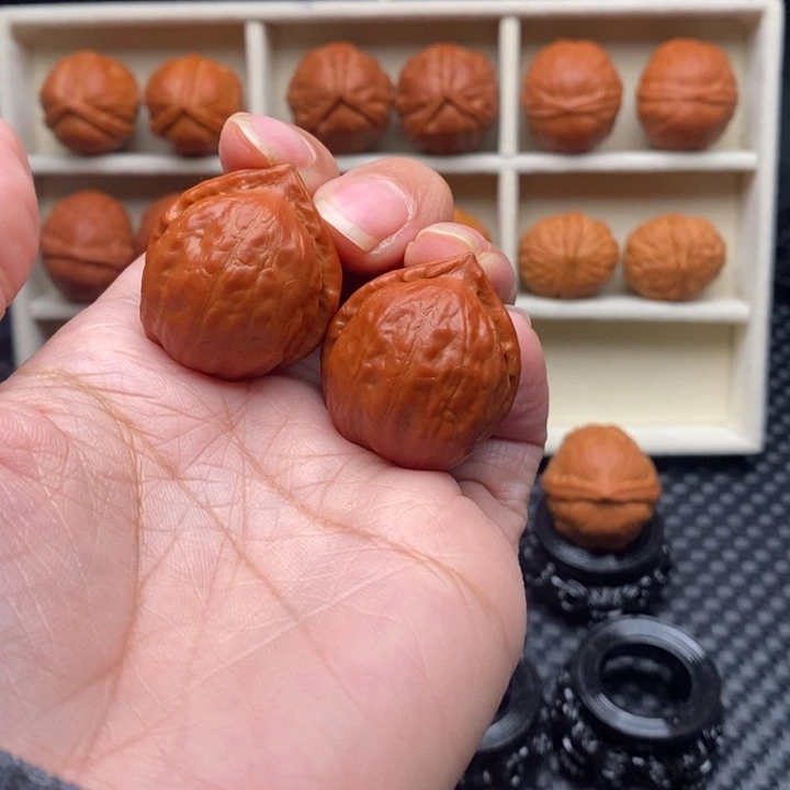 L***E文玩核桃吊坠精品小手捻