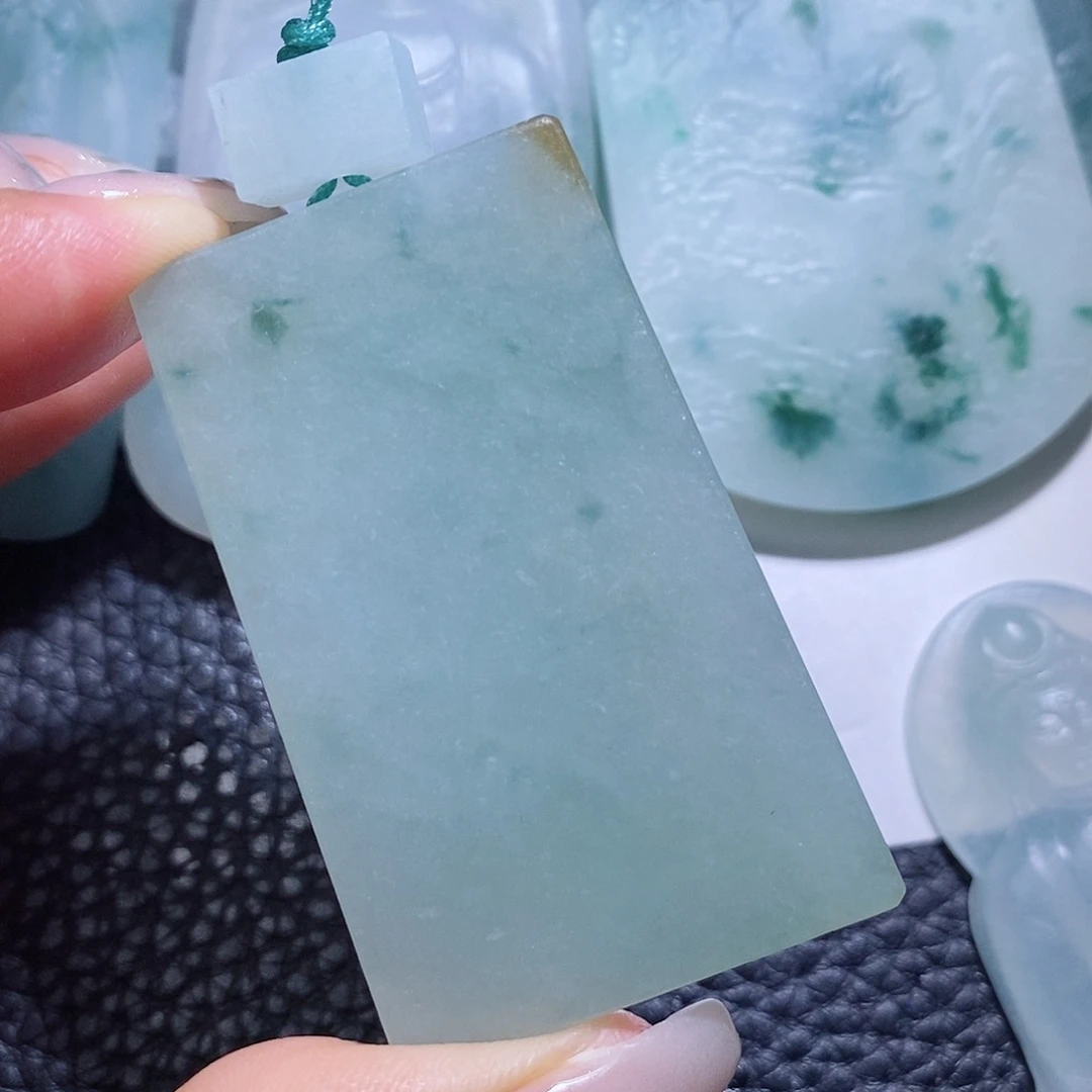 用***辰定制翡翠未镶嵌毛货付款后确认抛光