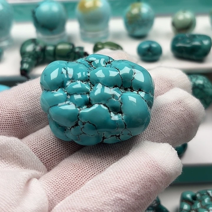 绿松石未镶嵌珠宝奇石