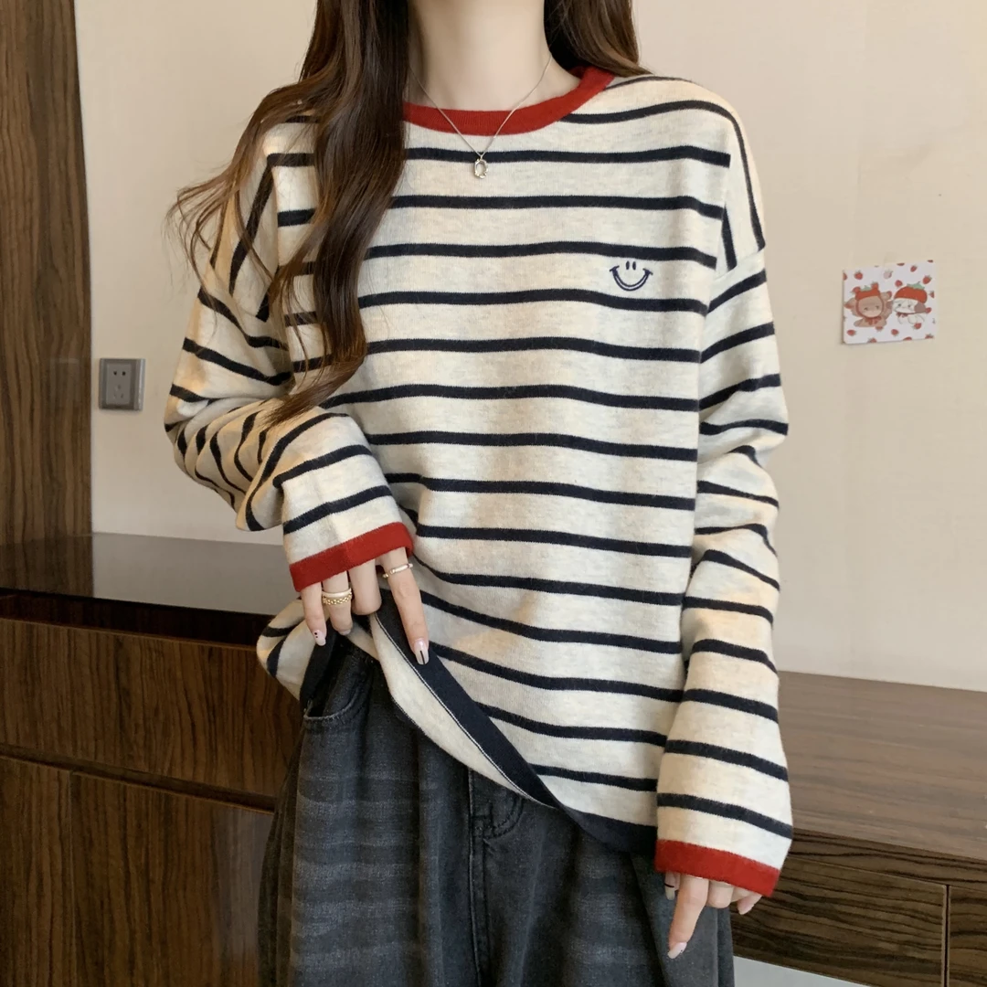 孕妇装春秋新款刺绣拼接圆领条纹毛针织衫百搭慵懒风显瘦孕妇上衣