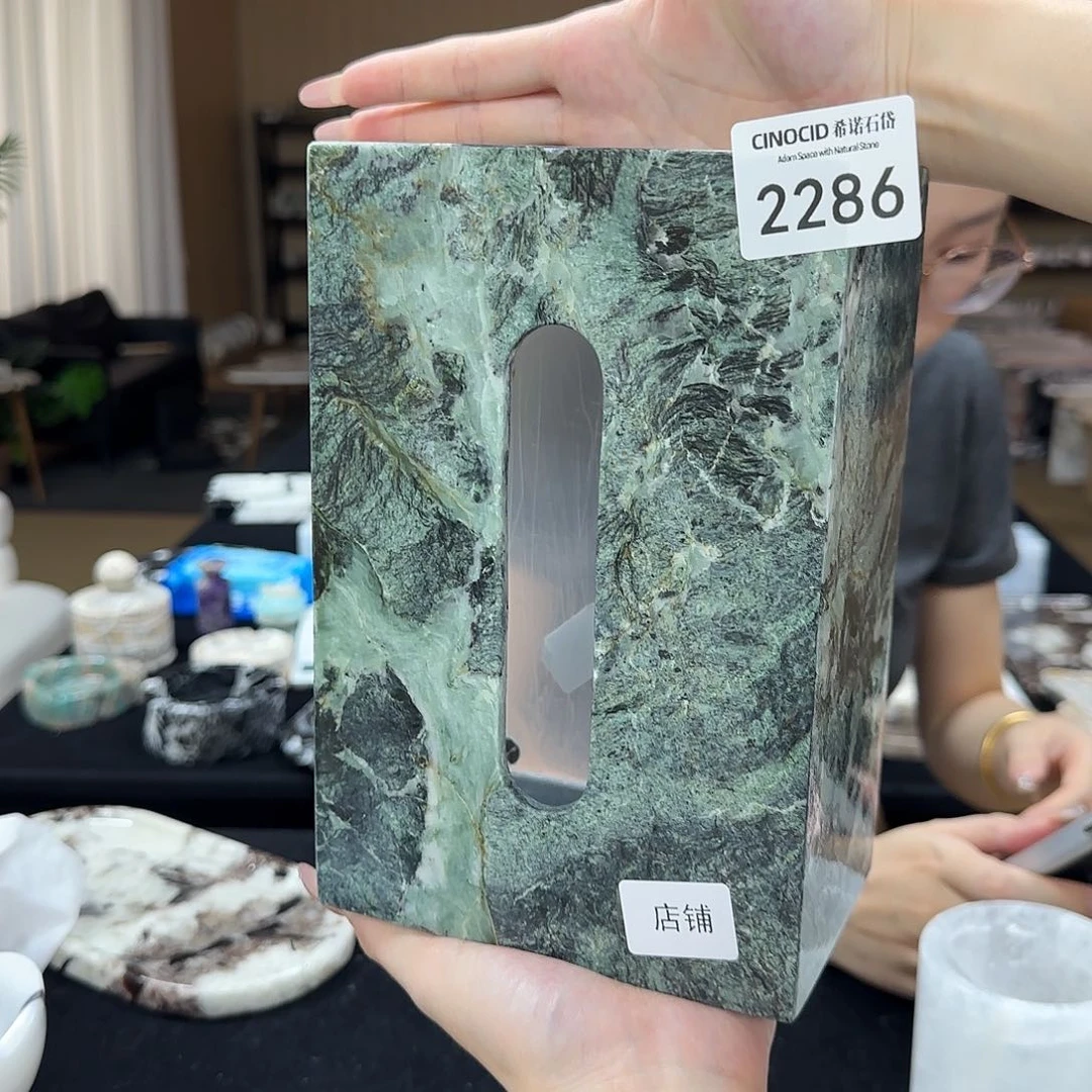 新****霖2286 普拉达绿纸巾盒