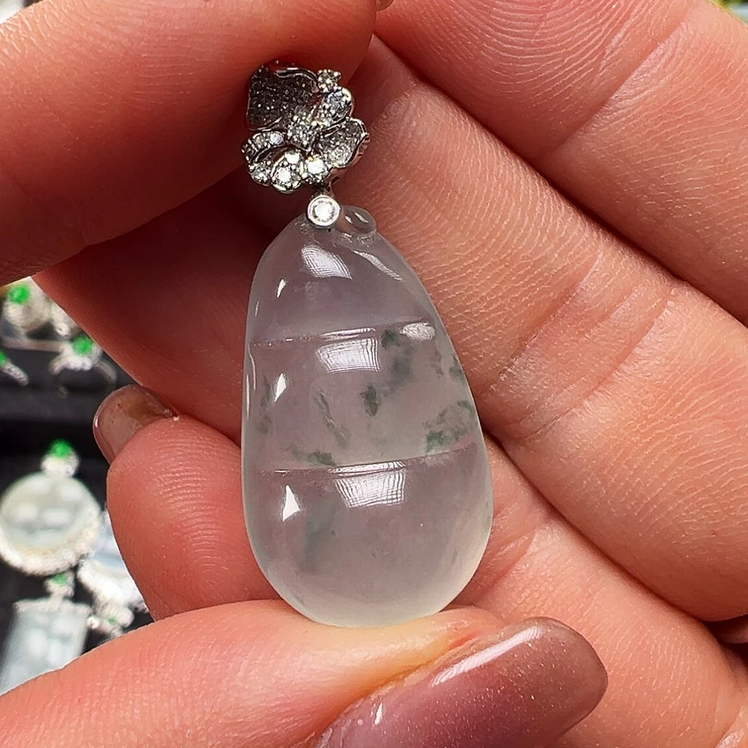 翡翠18K金镶嵌颈饰吊坠