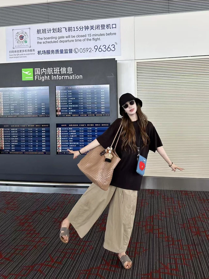 2025夏季新款韩系简约慵懒风宽松黑色短袖t恤卡其色阔腿裤两件套