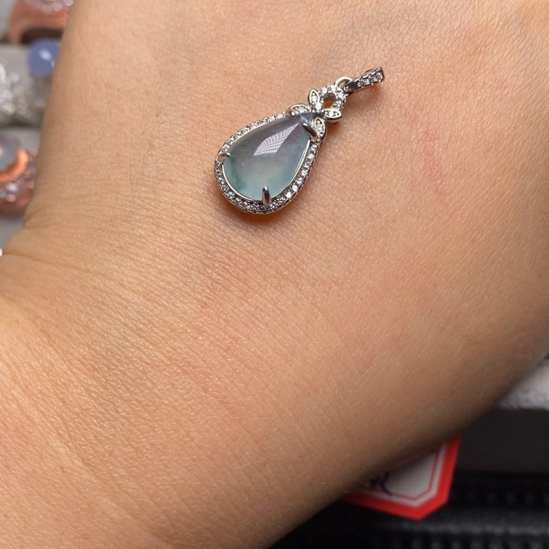 翡翠颈饰银S925镶嵌吊坠