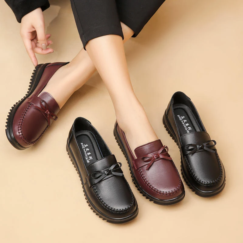 新款春秋季妈妈鞋中年女皮鞋真皮软底舒适平底中老年人工作单鞋