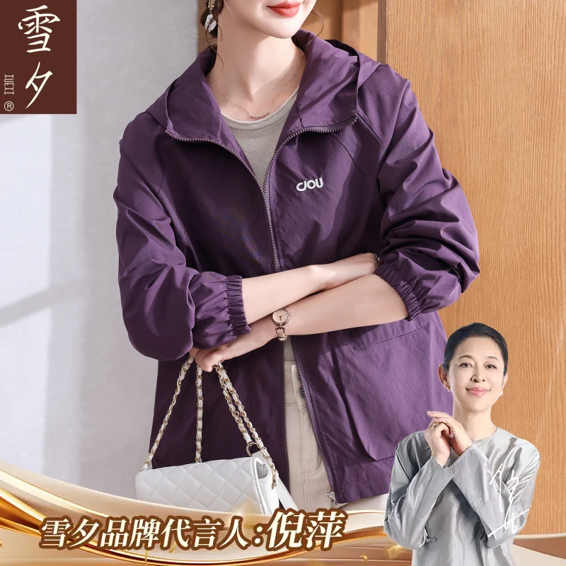 妈妈秋装连帽冲锋衣外套2025新款风衣今年流行的中老年女装上衣服
