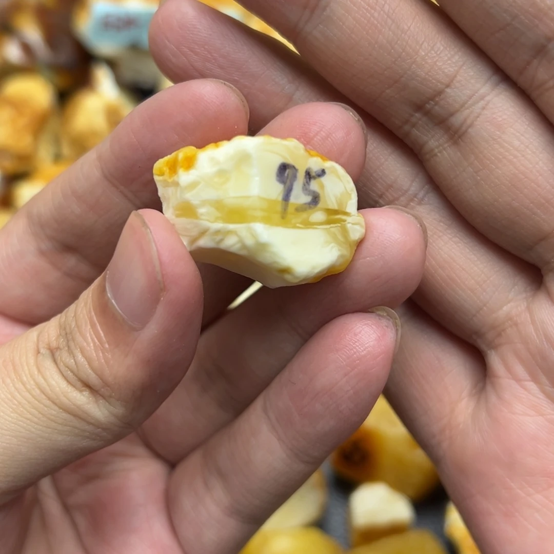 定制琥珀未镶嵌蜜蜡