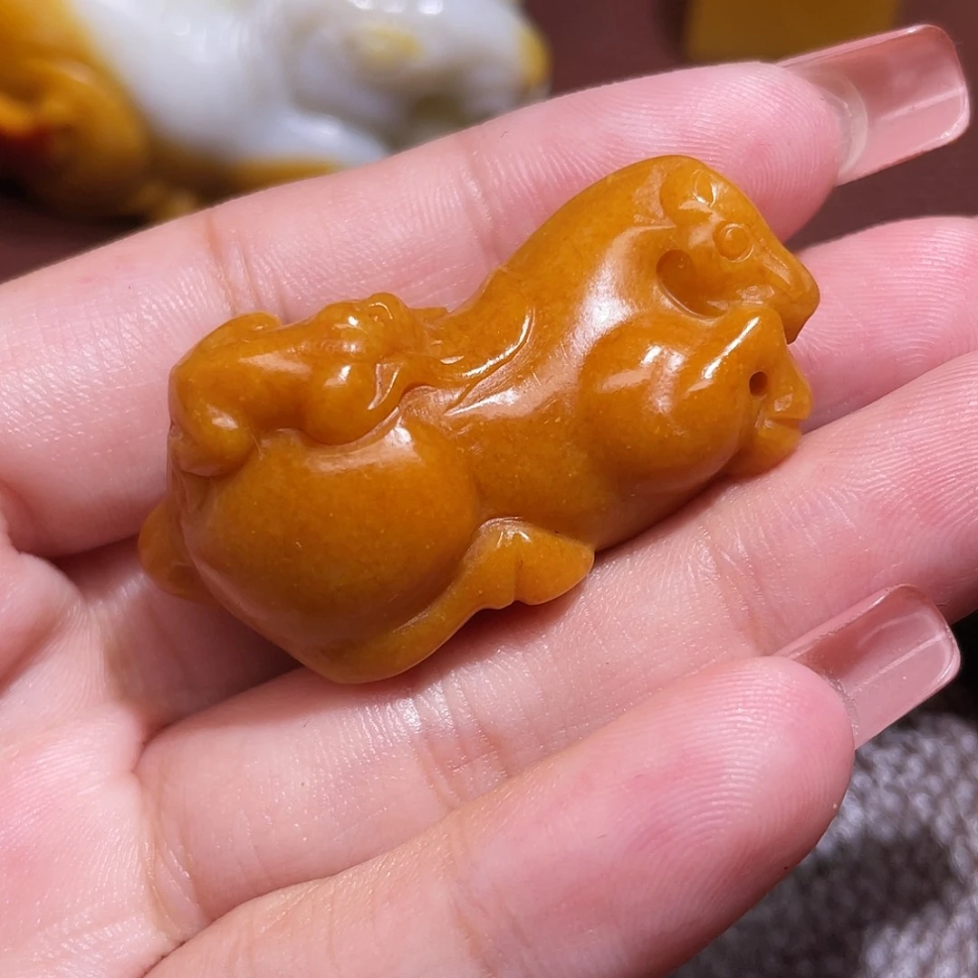 用***3颈饰未镶嵌和田玉