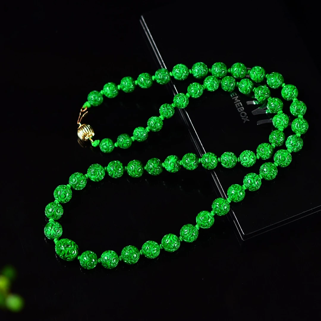 天然A货翡翠满辣绿雕刻项链