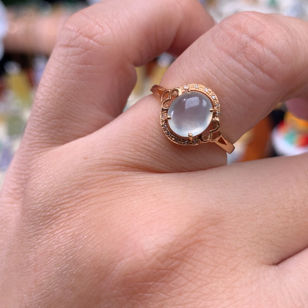 18K金镶嵌戒指翡翠蛋面戒指