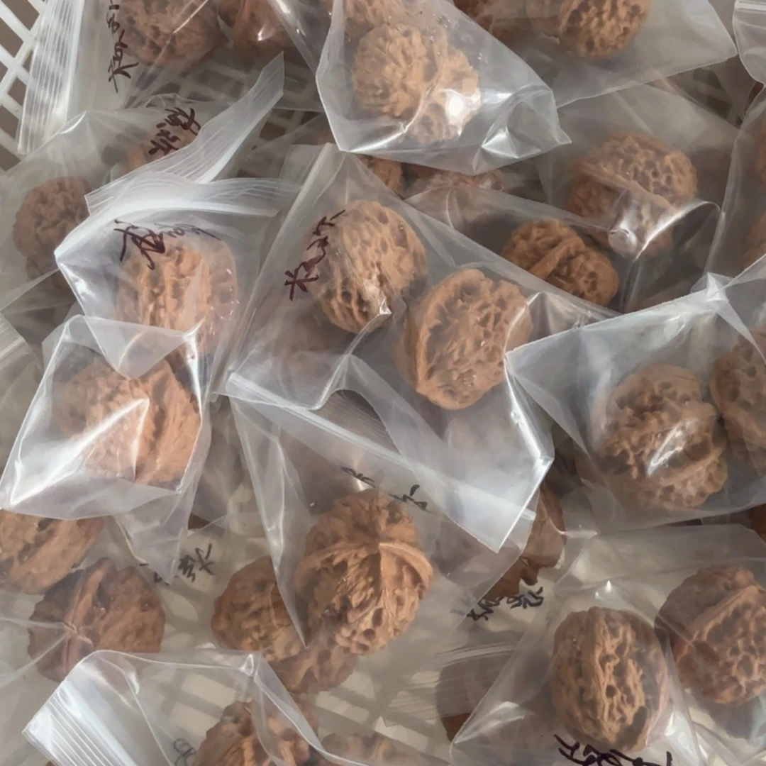 文玩核桃吊坠核欢有瑕疵