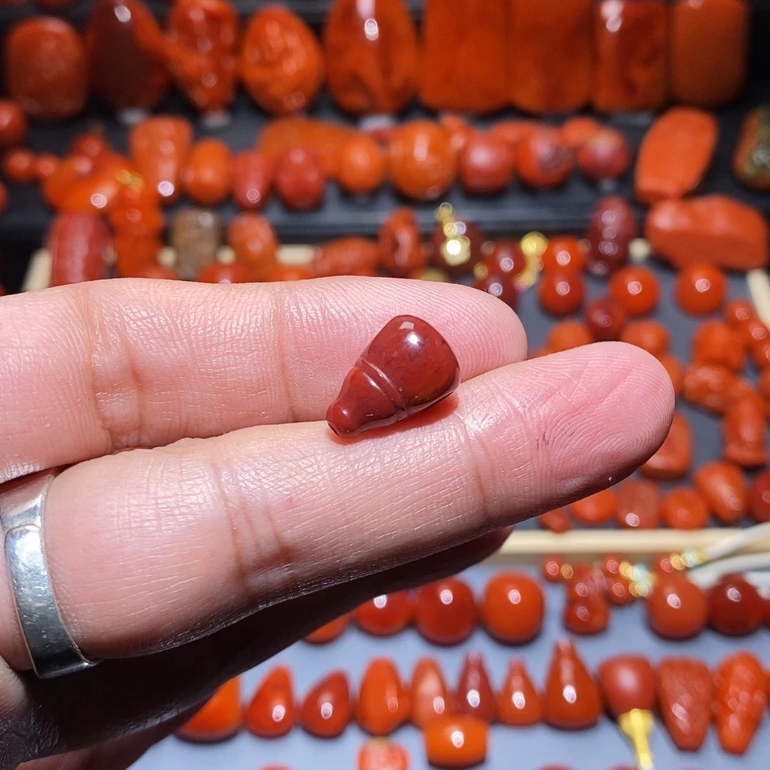 ****贝南红玛瑙未镶嵌火焰牛血三通9.5