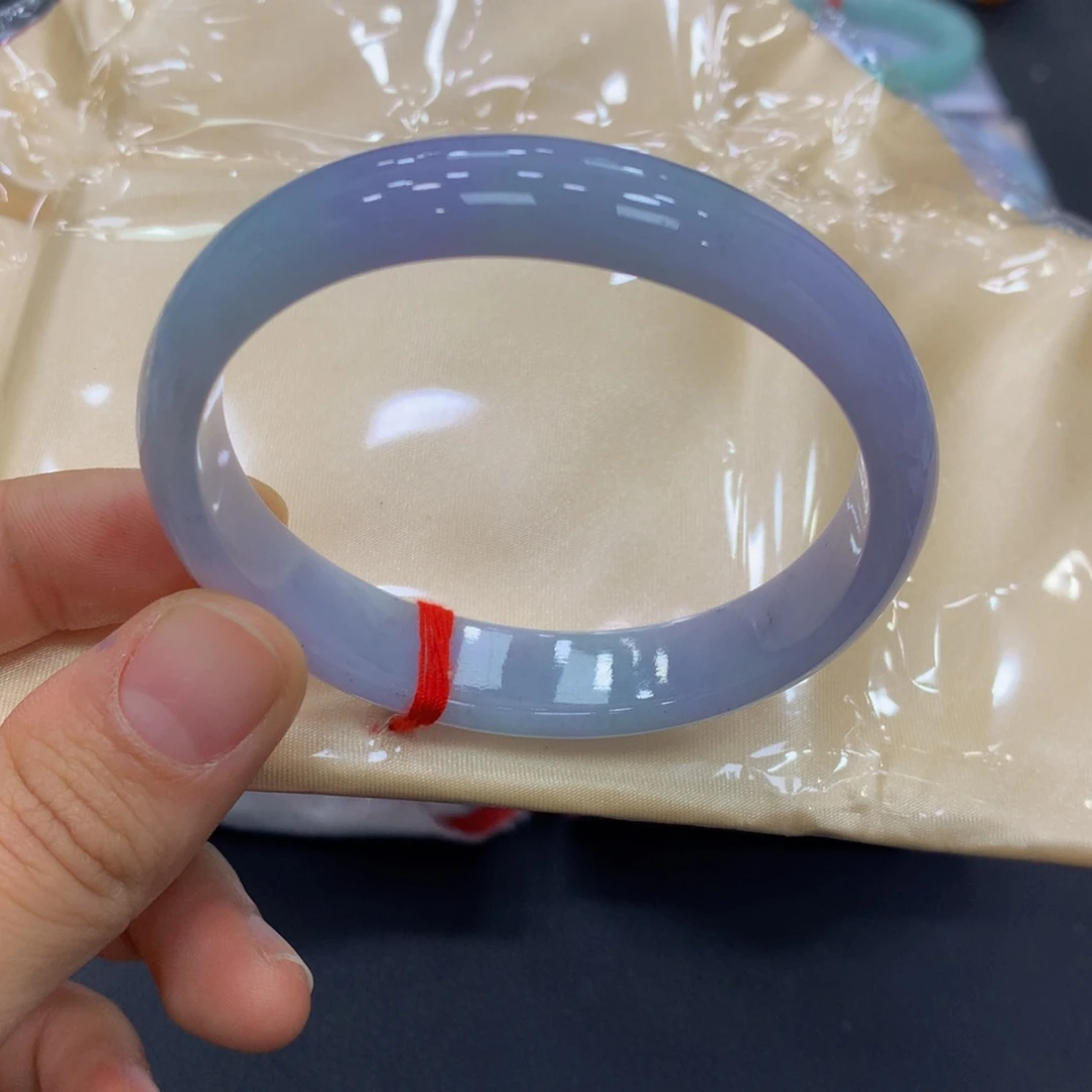 翡翠手镯未镶嵌翡翠