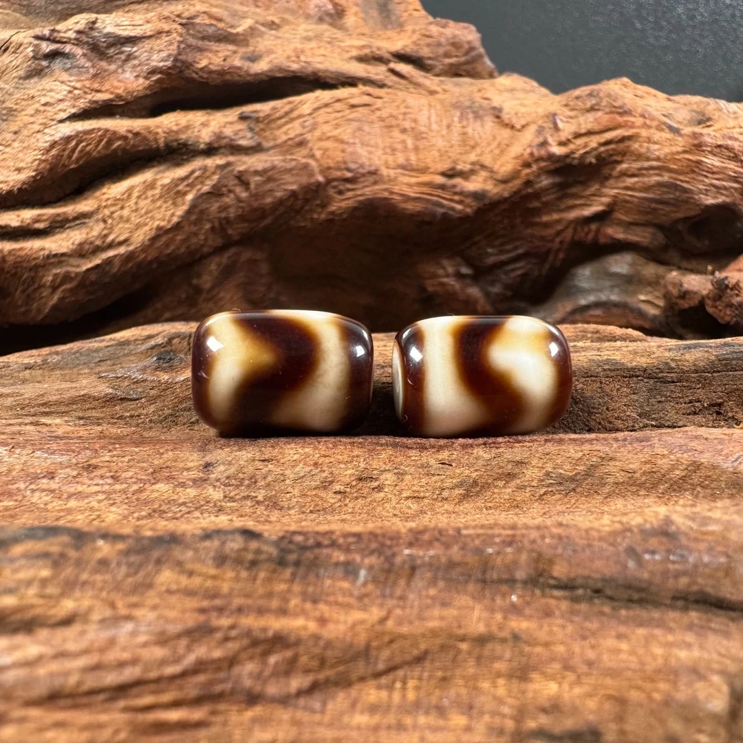 玛瑙无镶嵌糖色虎牙玛瑙桶珠 通体瓷白 一对 10*14 多样性发货