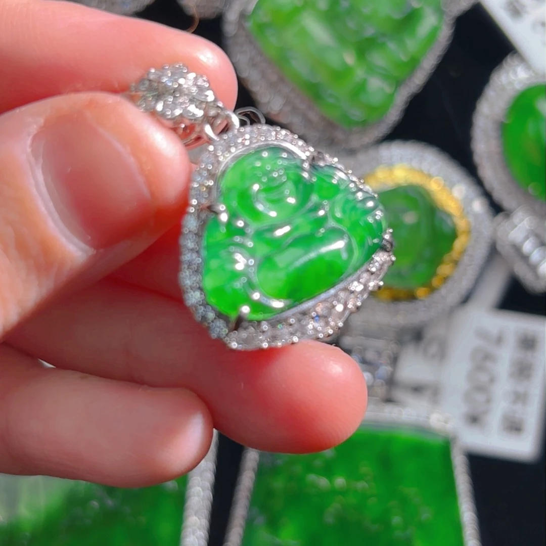 翡翠颈饰未镶嵌佛公