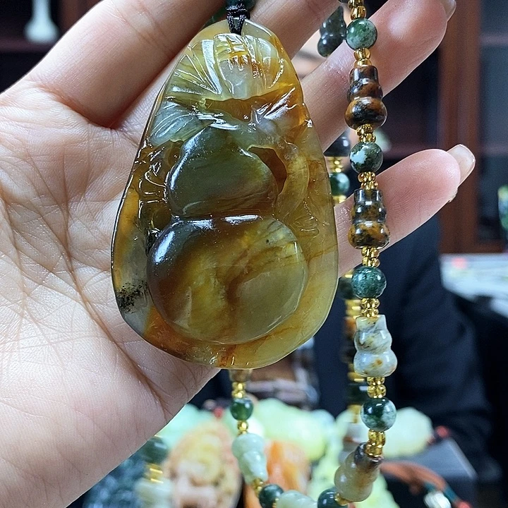 蛇纹石玉吊坠未镶嵌