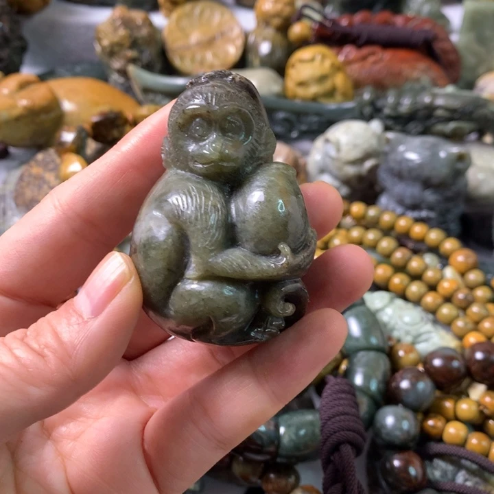 未镶嵌岫岩河磨玉（透闪石质玉）挂件