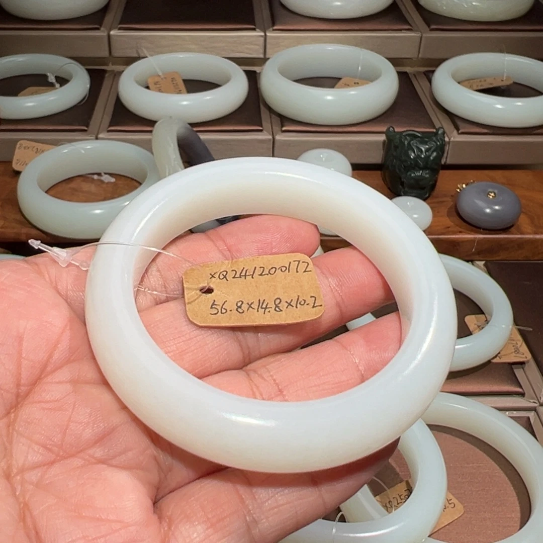 紫***叶和田玉未镶嵌手镯