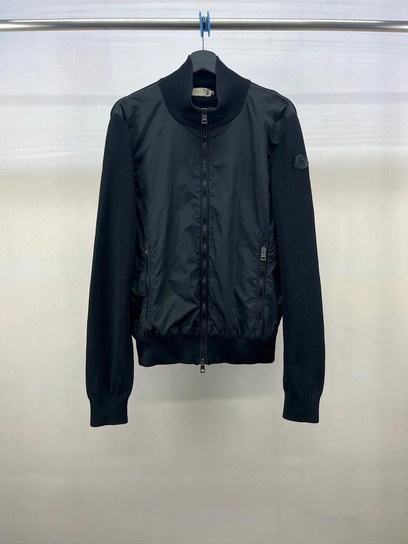 95新 MONCLER 黑色拼接袖标外套/XL码/M1658