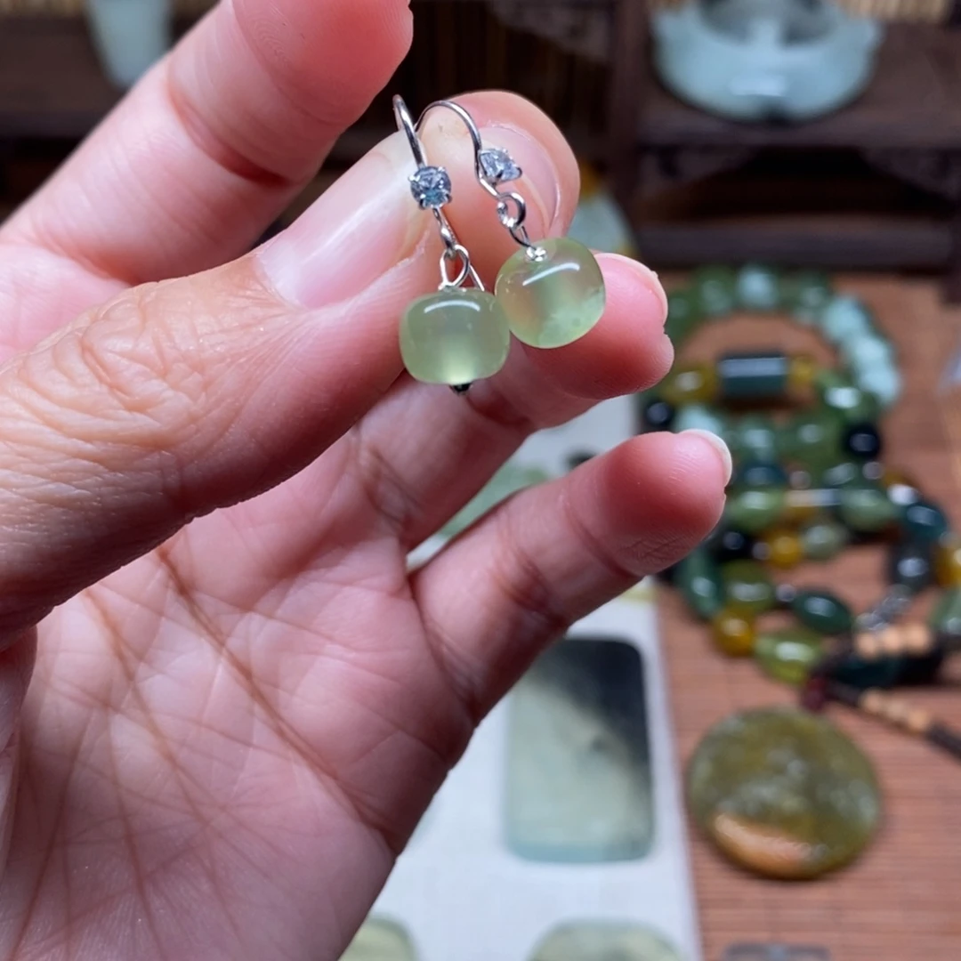 蛇纹石玉未镶嵌耳坠