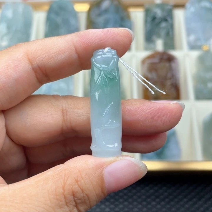 翡翠未镶嵌颈饰文竹