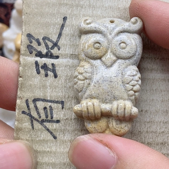 颈饰未镶嵌硅化珊瑚（珊瑚玉）木*