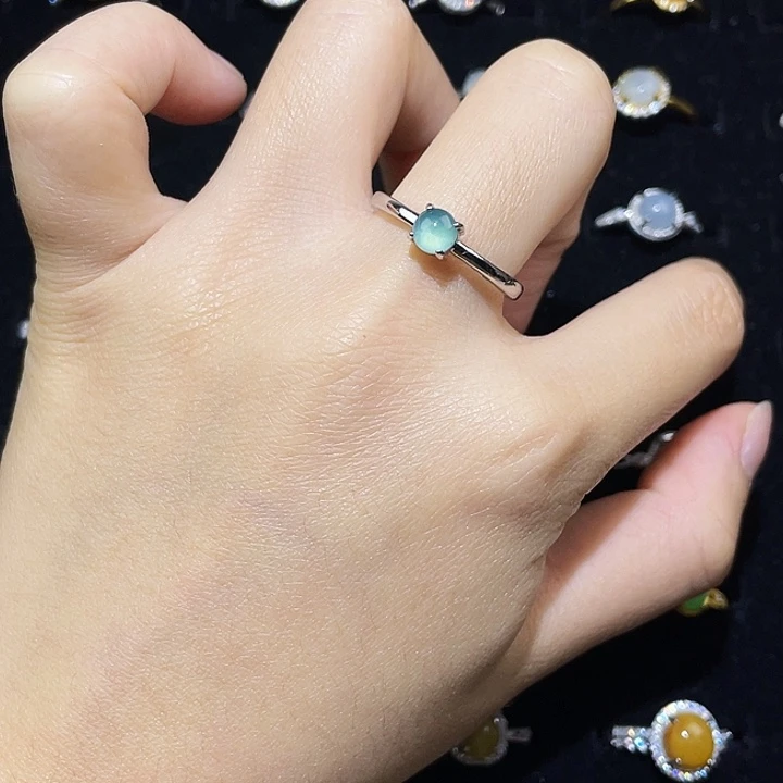 翡翠未镶嵌颈饰戒指