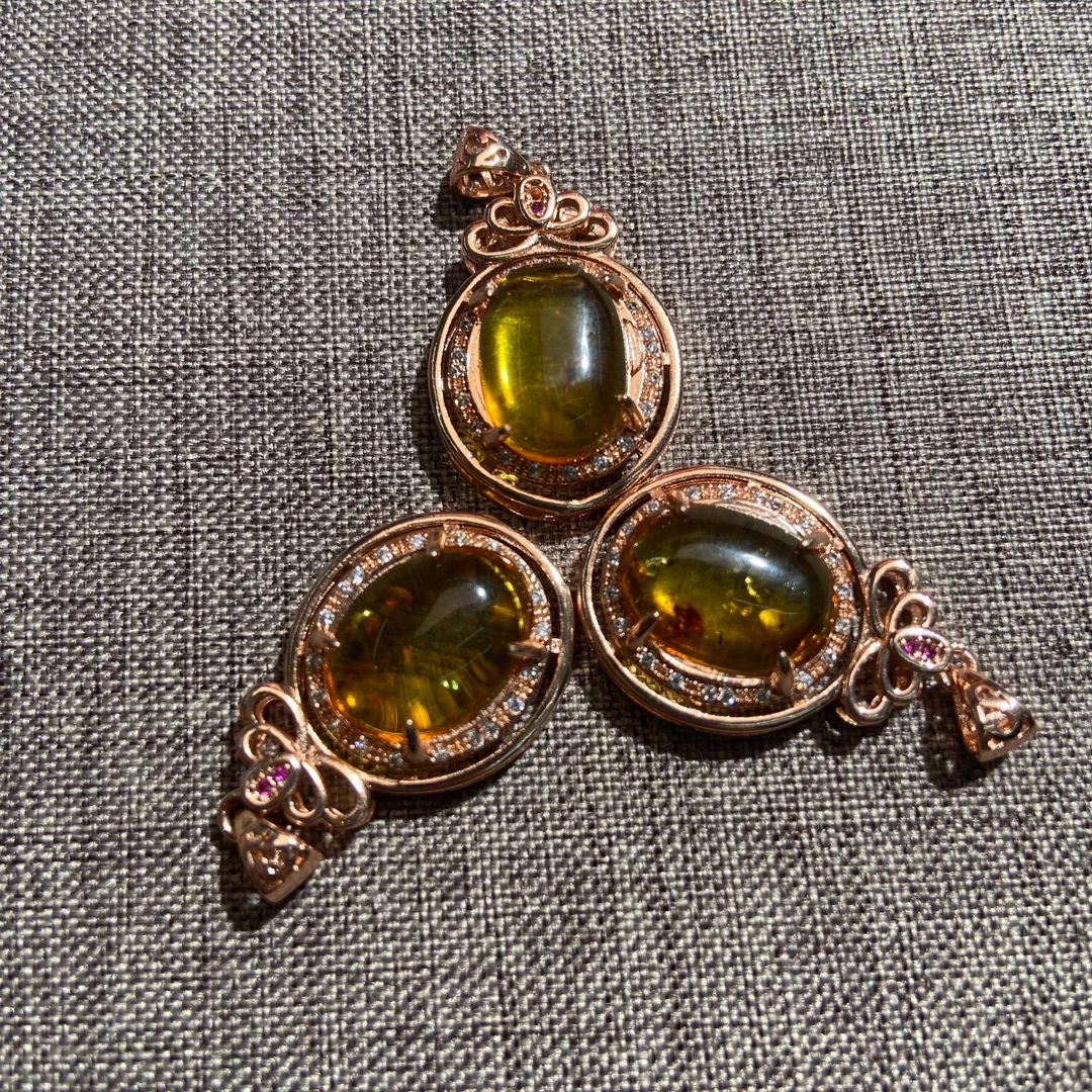 蜜蜡吊坠  多样性发其一【ML0002】