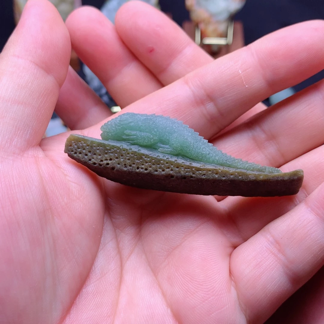 定制翡翠未镶嵌蜥蜴