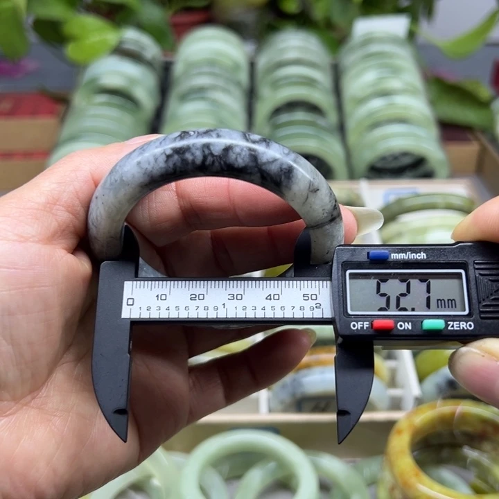 蛇纹石玉未镶嵌手镯51