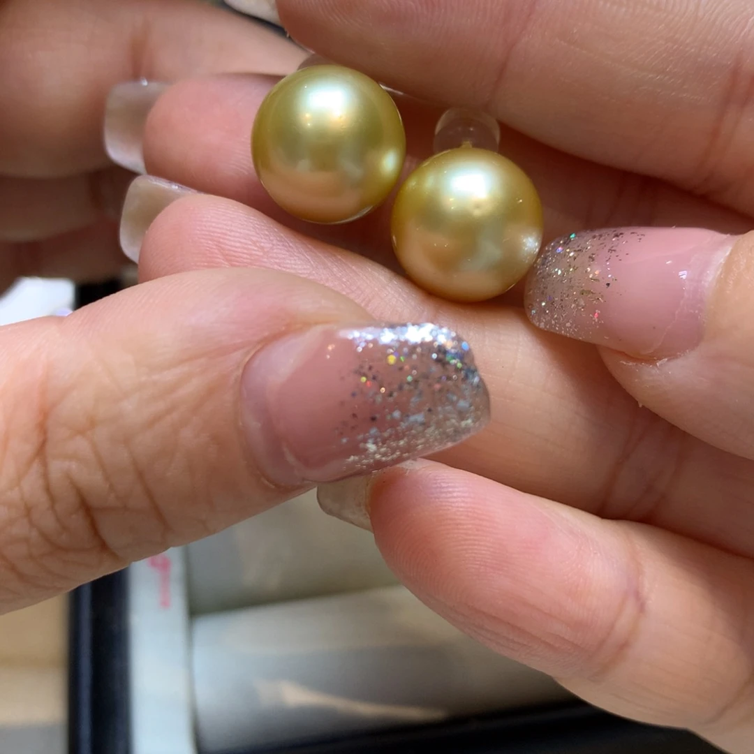 18K金镶嵌海水珍珠耳饰