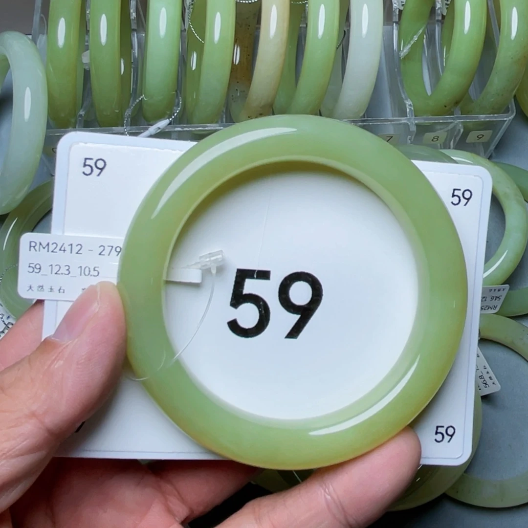 思***思和田玉未镶嵌手镯