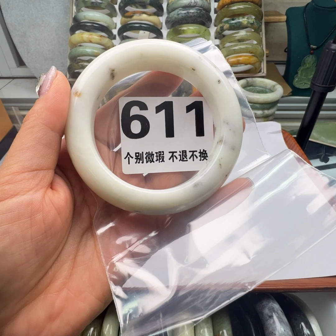 张***猪蛇纹石玉未镶嵌手镯611