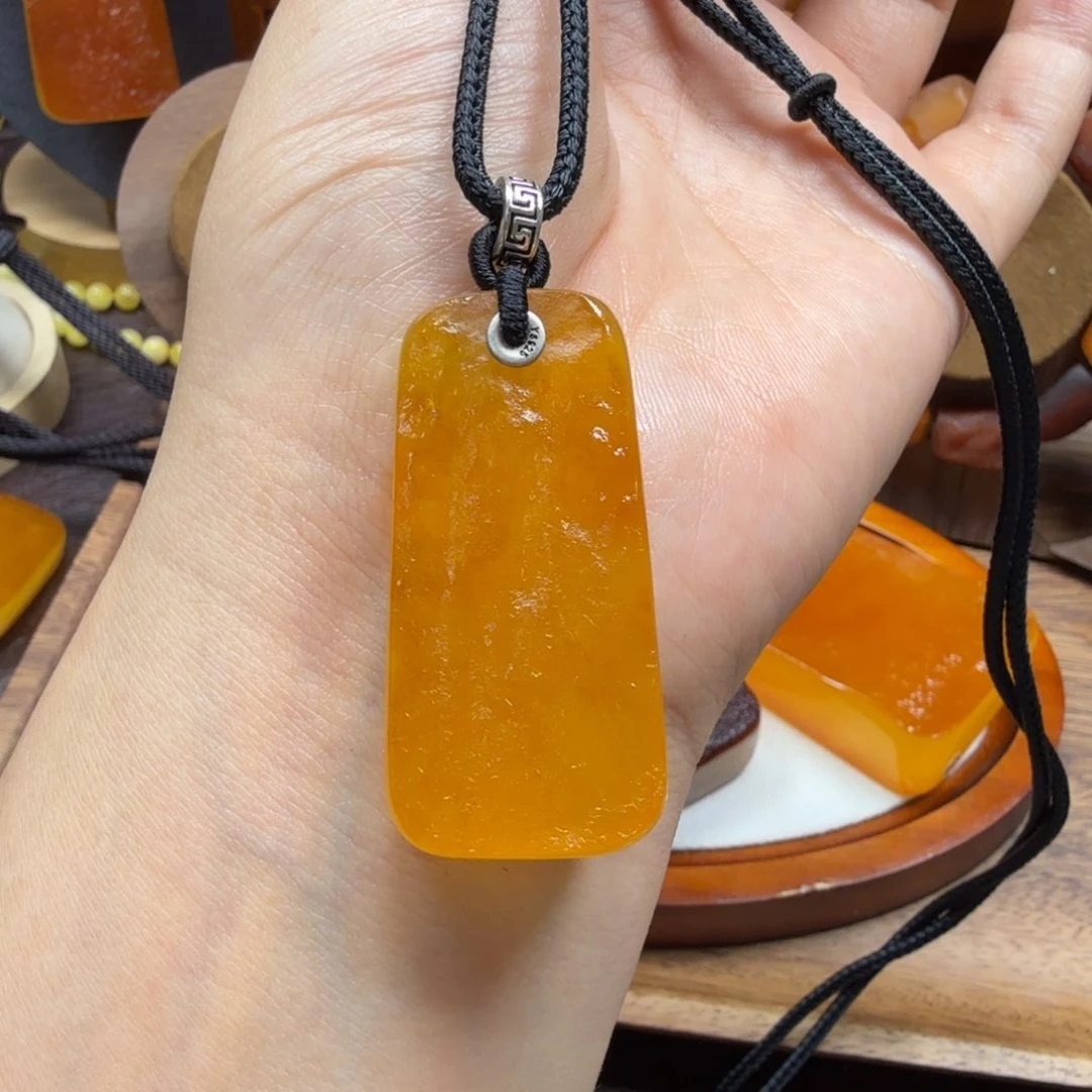 未镶嵌吊坠(赠链)琥珀