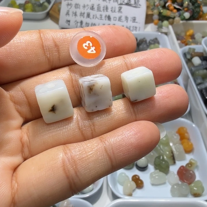和田玉未镶嵌珠宝奇石