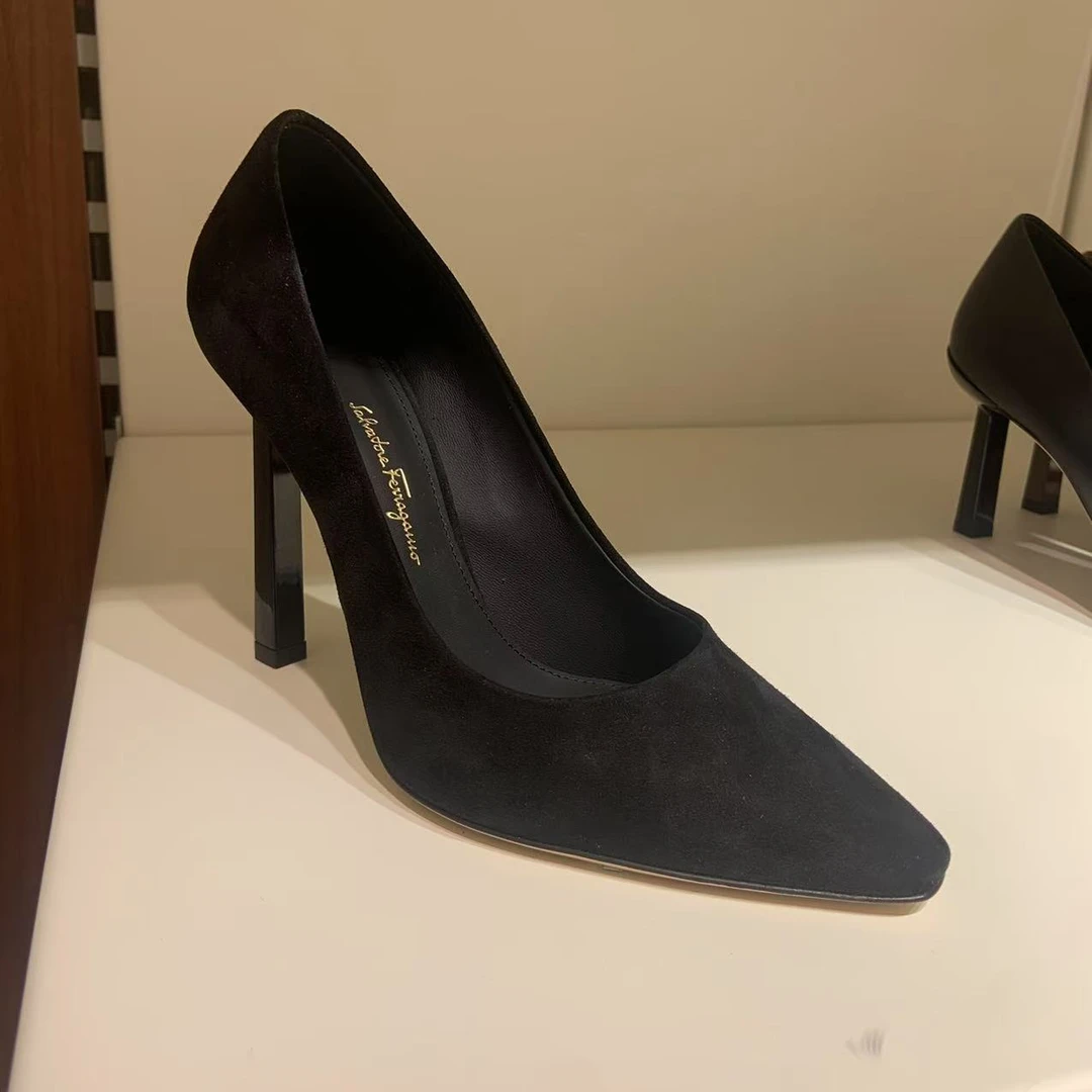 未使用 FERRAGAMO/菲拉格慕 女鞋麂皮经典百搭高跟鞋黑色