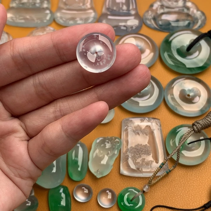 颈饰未镶嵌翡翠…..