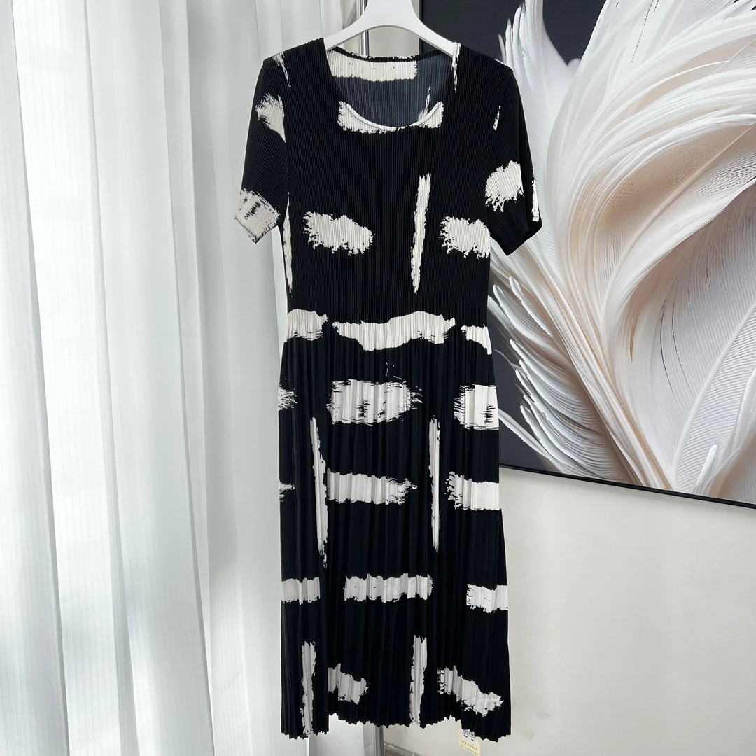【芮娜依莲】高品质法式黑白配色夏季女士百褶连衣裙-9177