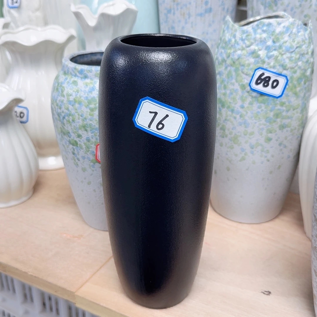 76号黑色陶瓷高24厘米一个