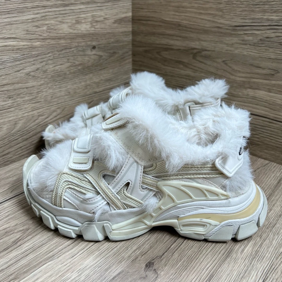 95新 Balenciaga/巴黎世家 Track 白色毛毛凉鞋 36码